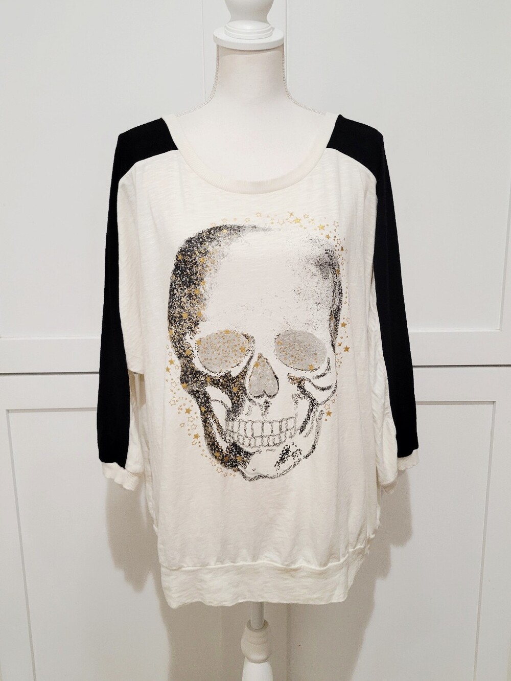 torrid Black & Ivory Skull Raglan Pullover